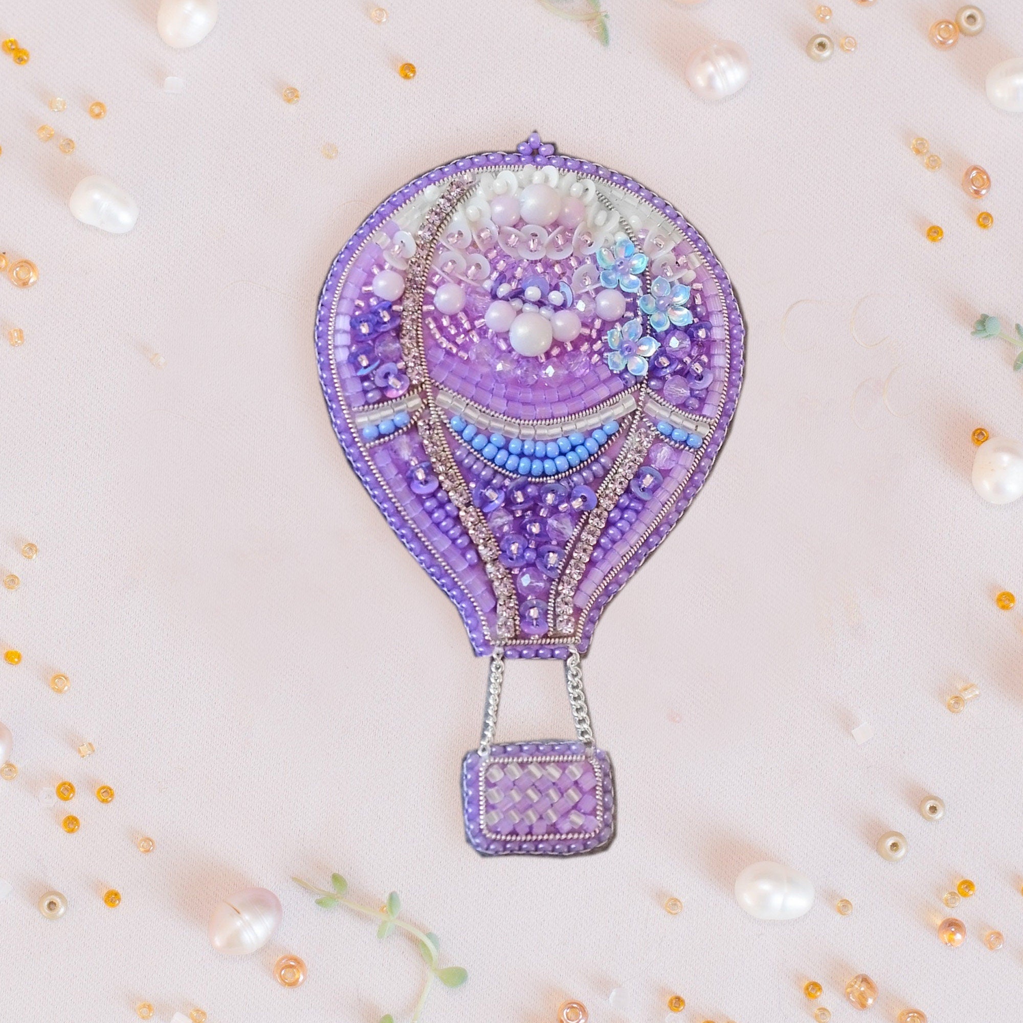 a picture of a purple and white object